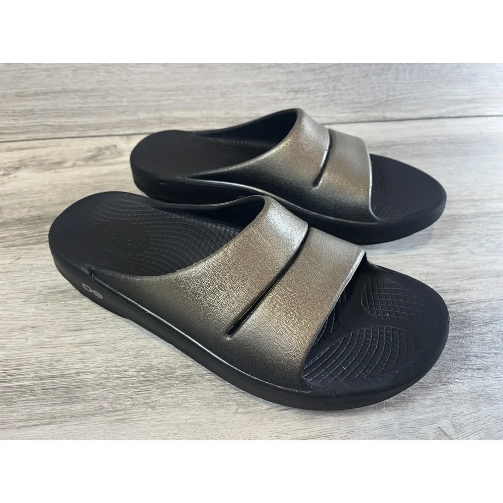 OOFOS Women’s Metallic Pewter Slide Sandals - Black Footbed